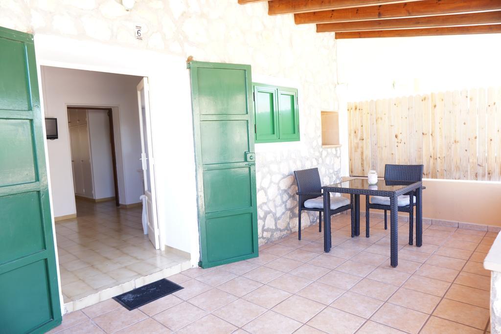 Apartments Campanitx - Astbury Formentera إس كالو الغرفة الصورة